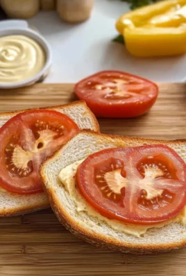 CLASSIC TOMATO SANDWICHES